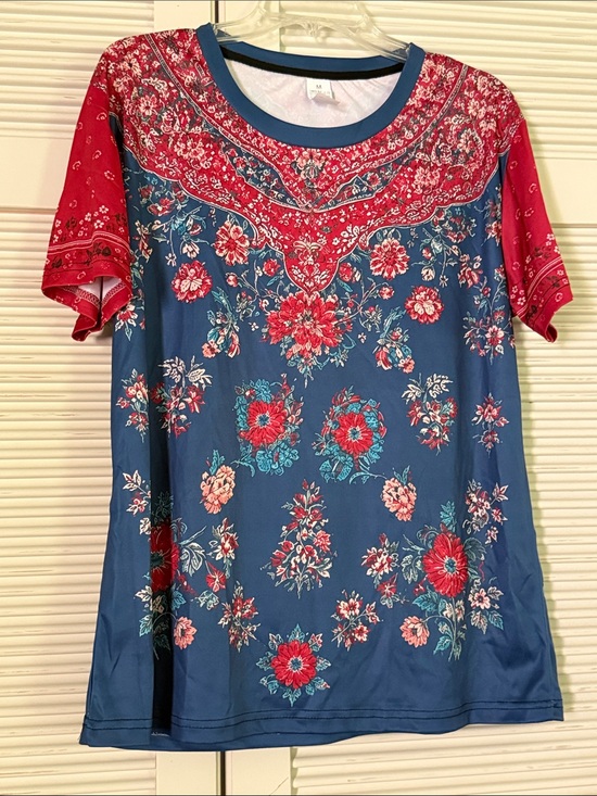 Tops - Boho Red & Blue Floral Short Sleeve Tee